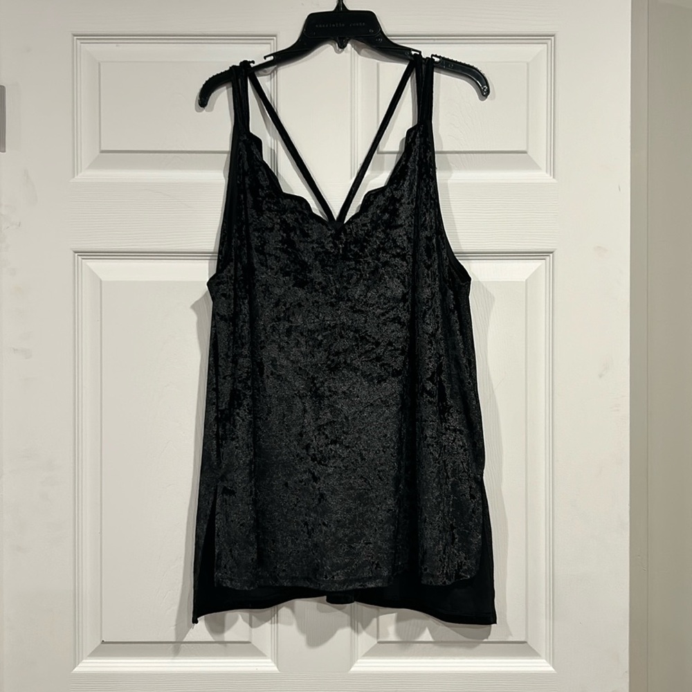 Umgee large crushed velvet like black blouse